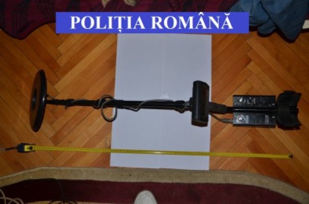 CĂUTĂTOR DE COMORI prins într-un sit arheologic, la Aliman. I-a fost confiscat detectorul de metale